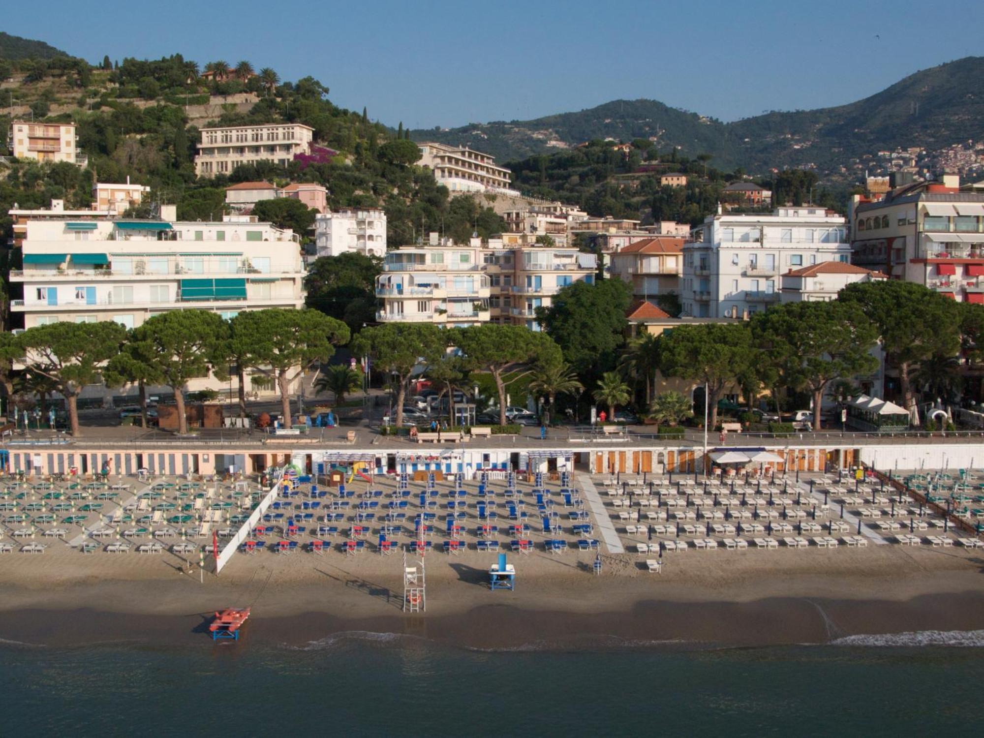 Hotel Majestic Alassio Exterior foto