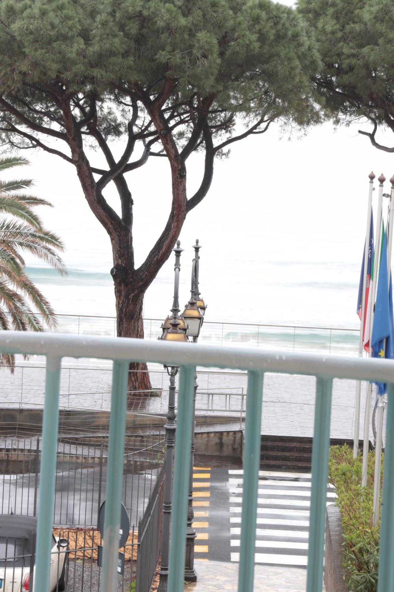Hotel Majestic Alassio Exterior foto