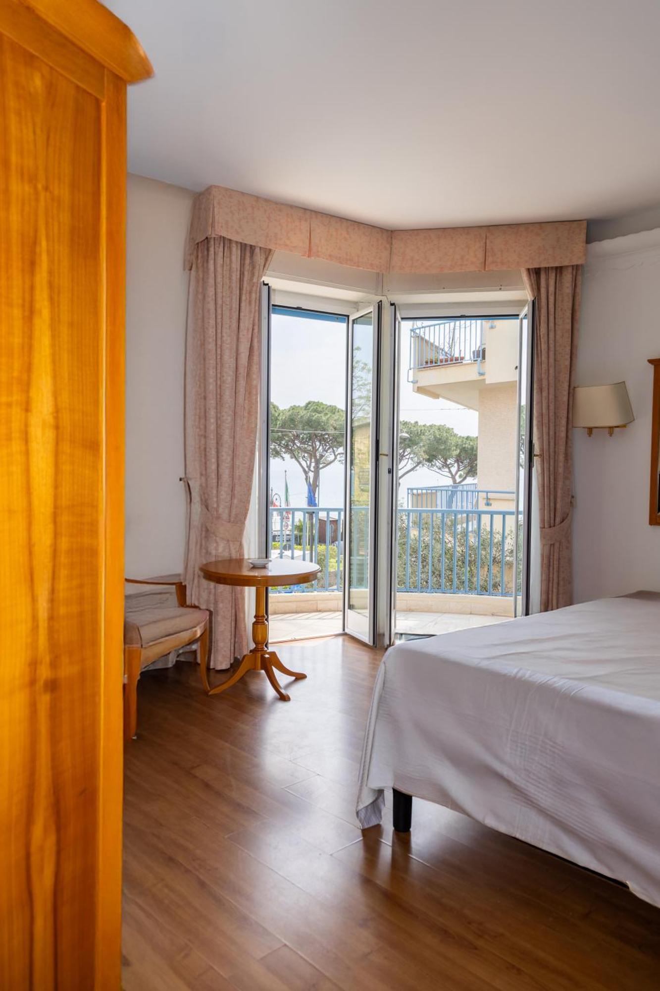 Hotel Majestic Alassio Exterior foto